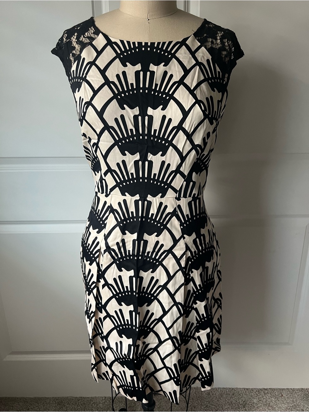 New Donna Morgan Black and Cream Lace Cap-Sleeve Fit-and-Flare Dress